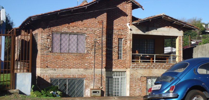 Casa inacabada no Bairro Tiarajú