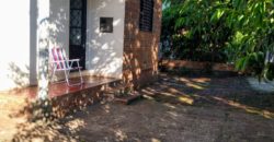 Casa inacabada no centro