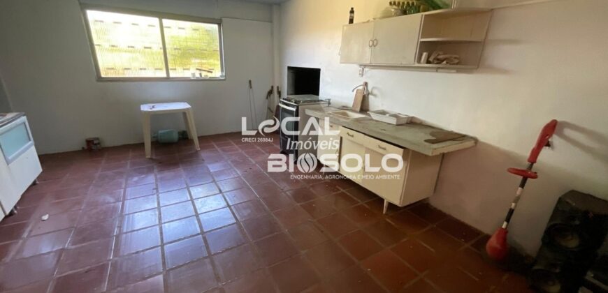 Casa residencial com Ponto Comercial no bairro Osvaldo Aranha