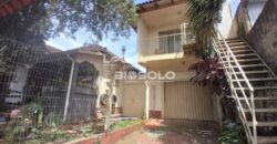 Terreno com Duas Casas