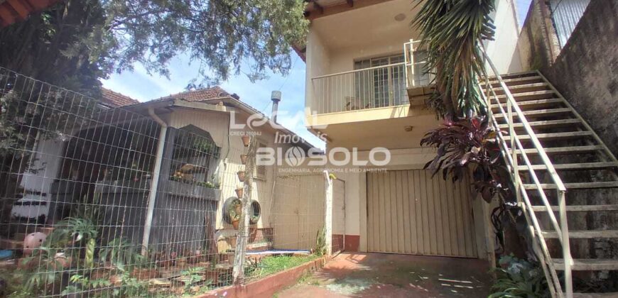 Terreno com Duas Casas