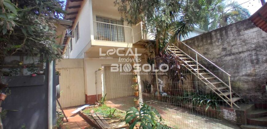 Terreno com Duas Casas