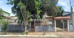 Terreno com Duas Casas