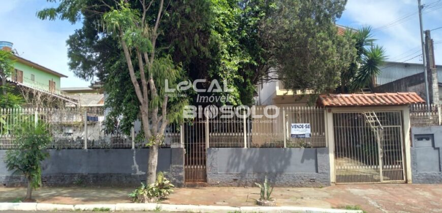 Terreno com Duas Casas