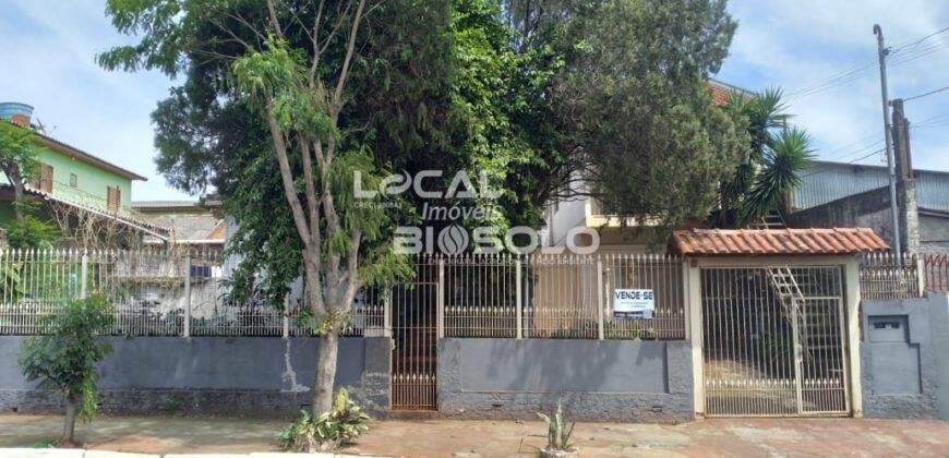 Terreno com Duas Casas