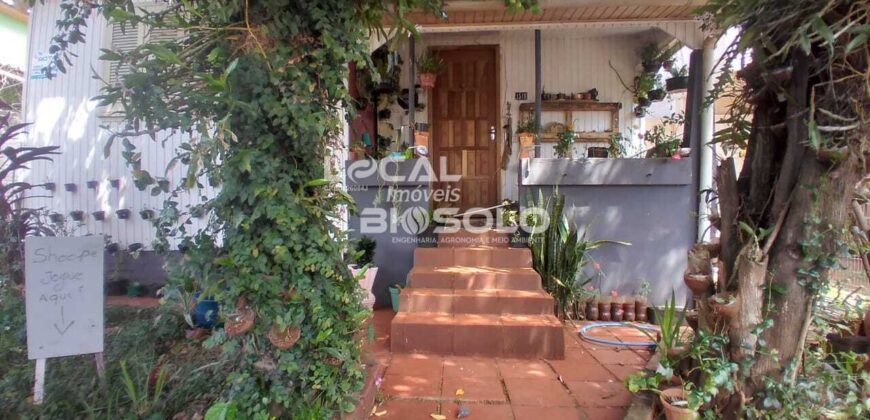 Terreno com Duas Casas