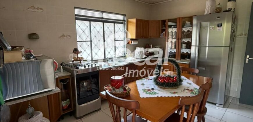 Casa em alvenaria à venda no centro